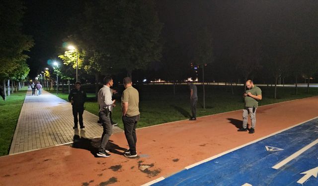 Kız çocukları arasında silahlı kavga!
