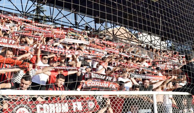 Çorum FK’lı taraftarlar Aktepe Stadı’nı inletti