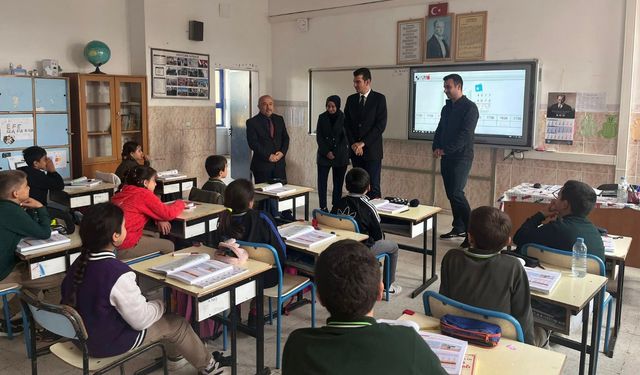 Kaymakam Köksal  köyde sorun dinledi