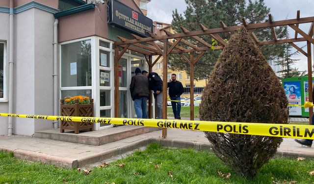 Muhtarlık binasına  saldıran yakalandı