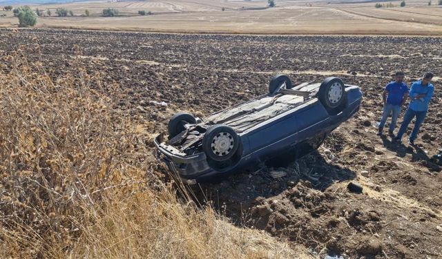 Otomobil tarlaya yuvarlandı: 4 yaralı