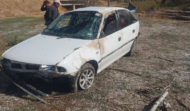 Otomobil köprüden tarlaya  uçtu:1'i ağır 2 yaralı