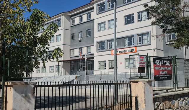 Dün 12, bugün de 8 öğrenci zehirlendi