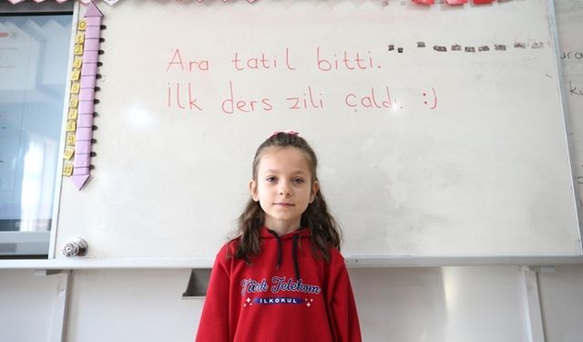 Okullarda yeniden  ilk ders zili çaldı