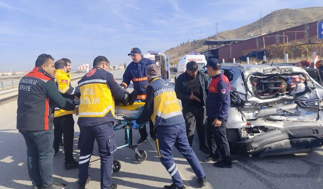 Kamyonla cipin çarpışması sonucu 5 kişi yaralandı