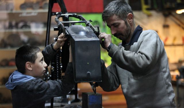 Hurdaya dönen Jawa motosikletler atölyede yeniden gün yüzüne çıkıyor