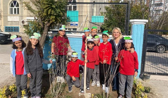 Cumhuriyetin 102. yılında  102 fidan toprakla buluştu