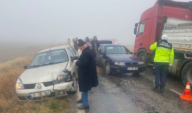 Sisin neden olduğu zincirleme trafik kazasında 6 kişi yaralandı