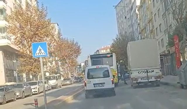 Çorum'da halk otobüsü şoförünün yol ortasında yolcu indirmesi tepki çekti