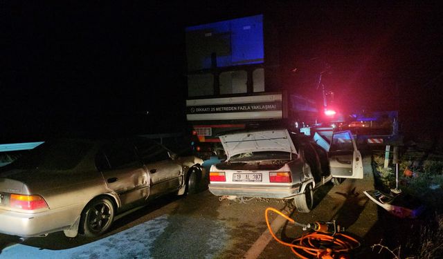 Çorum’da iki otomobil park halindeki vince arkadan çarptı: 1 ölü, 1 yaralı