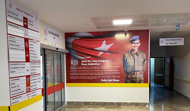 Diş Hastanesi girişinde Şehit Asteğmen tanıtımı