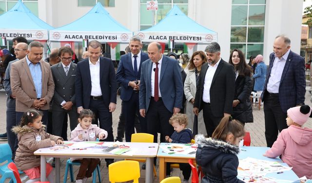 Minik kalplerden  Filistin’e destek