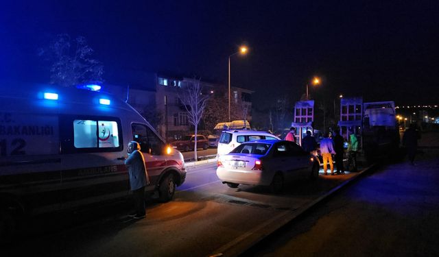 Park halindeki TIR’a çarpan hafif ticari aracın sürücüsü yaralandı