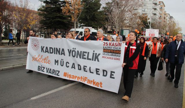 “Kadına şiddetle mücadele için bisikletli kortej yürüyüşü”