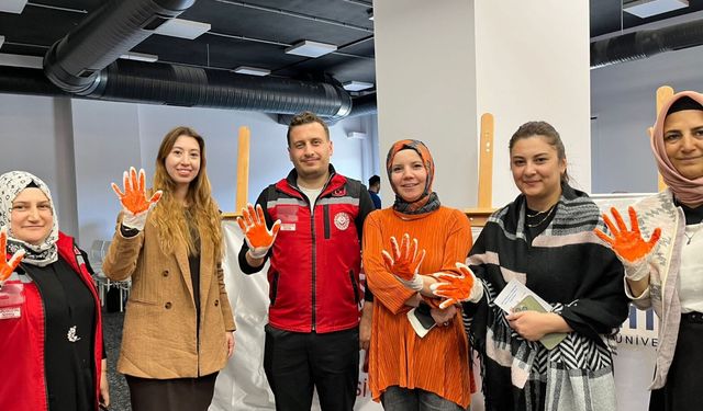 Turuncu el izleriyle kadına  şiddete karşı mesaj verdiler