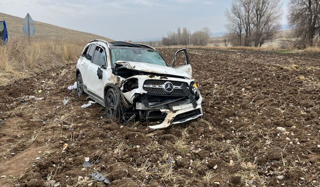 Otomobil takla attı: 2 yaralı