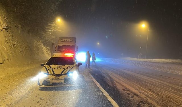 Bolu Dağı ağır tonajlı araçların geçişine kapatıldı