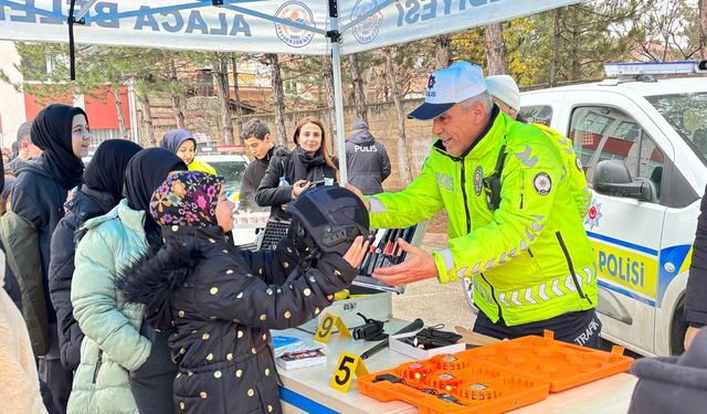 Alaca ve Dodurga'da "Tutum, Yatırım ve Türk Malları Haftası" kutlandı