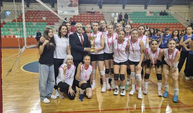 ‘File’ Mehmet Akif Ersoy  ve 23 Nisan şampiyon