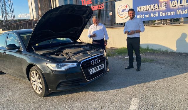 Başkan'ın makam aracı çok tartışılmıştı, yolda kaldığı araçla cevap verdi: "Algı operasyonudur"