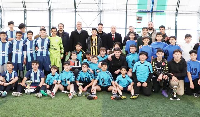 Alaca’da ortaokullar arası futbol turnuvası yapıldı