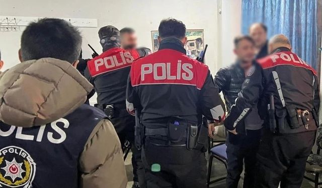 112 nokta denetlendi: Çok sayıda silah ele geçirildi