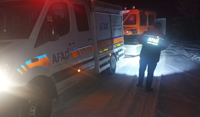 Karda mahsur kalan vatandaş  güvenle evine ulaştı