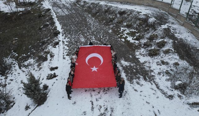 Çocuklar doğaya  sevgilerini bıraktı