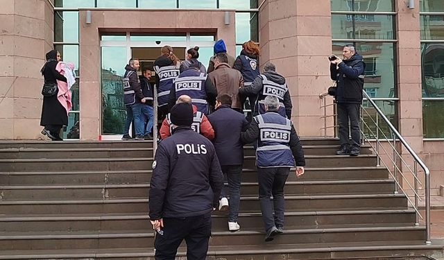 Evlerden ziynet eşyası çalan  4 şüpheli suçüstü yakalandı