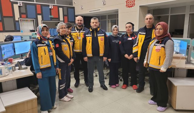 Sağlık personelini kutladı