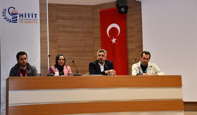 Hastane yönetimi  çalışanları dinliyor