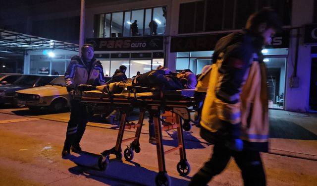 Silahla iki bacağindan vurularak yaralandı