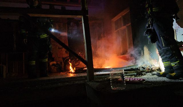 Metruk evde çıkan yangın söndürüldü