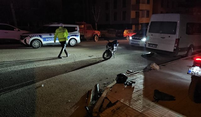 Çarparak yaraladığı çocukları bırakıp kaçtı