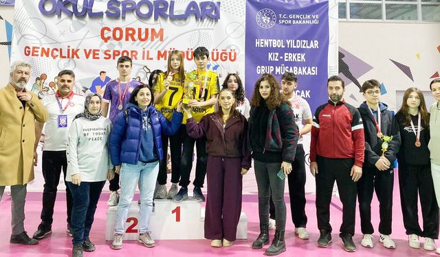 Gençler curlingte şampiyon Mimar Sinan Lisesi