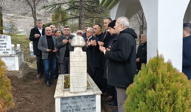 Cumhuriyet adamı  İsmail Hakkı Efendi mezarı başında anıldı