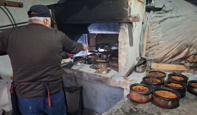 8 saatte pişiyor, davul sesini  duyan fırınlara koşuyor