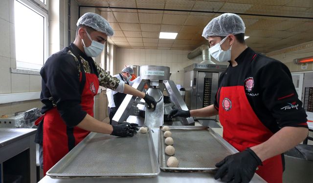 Çorum'da meslek lisesi öğrencileri üretime geçti