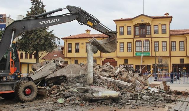 Çorum'da son binanın da yıkılmasıyla tarihi silüet gün yüzüne çıktı