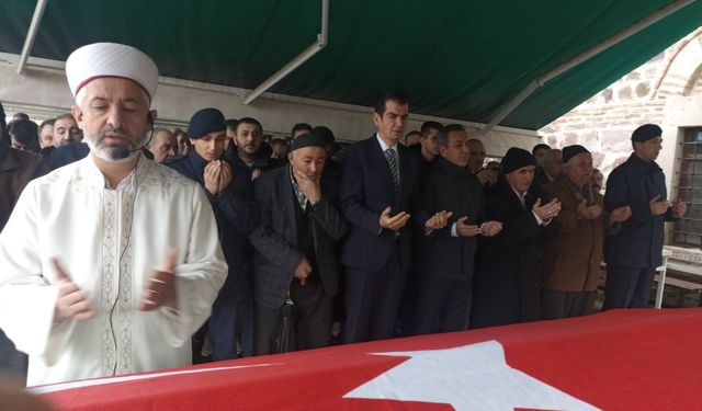 Şehit Adem Perdal’ın  annesi toprağa verildi