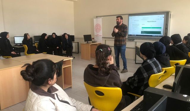 Çorum'da "Yapay Zekâ ve Dijital Araçlar" eğitimi verildi