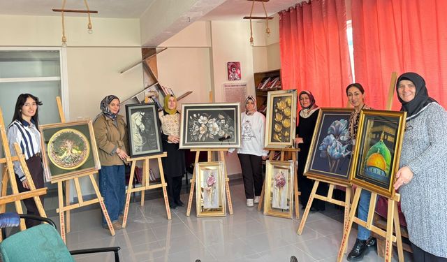 Kadınlar rölyef sanatıyla hem  üretiyor hem sosyalleşiyor