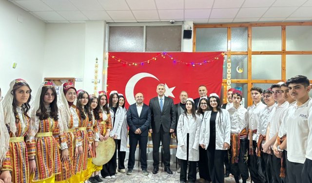 Liseliler Ramazan’ı ilahi  ve manilerle karşıladı