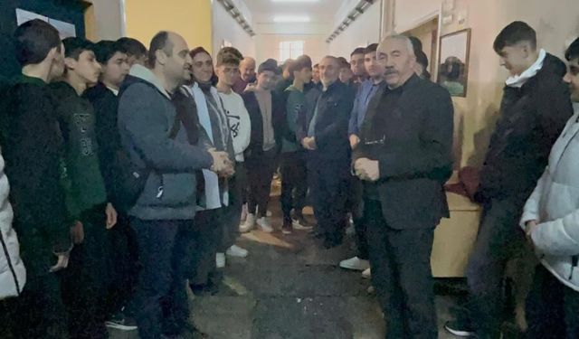 Öğrencilerinden 37 yıllık öğretmene duygusal veda