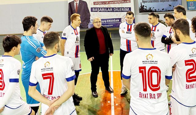 Başkan Ünlü, futsal takımını ziyaret etti