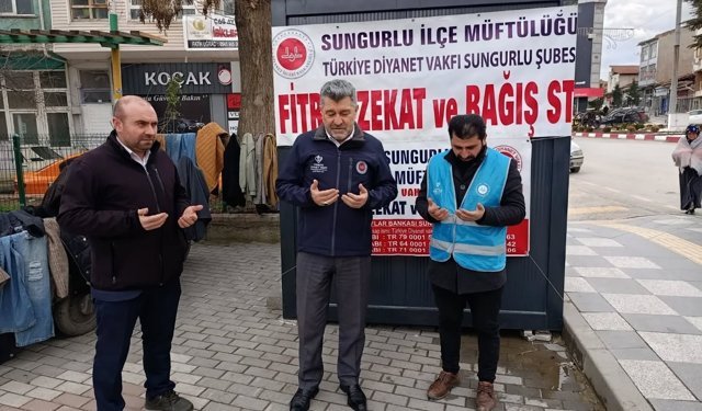 Zekat, fitre ve bağış  standına yoğun ilgi