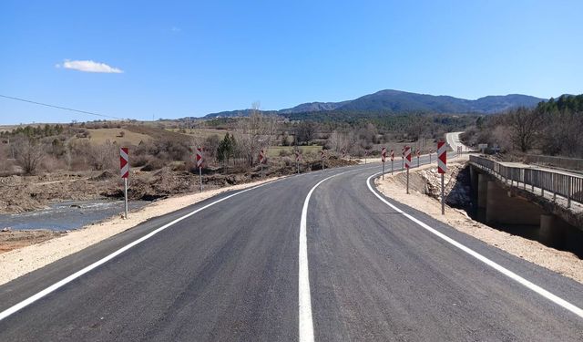 İskilip'te köprü ayağı yıkılan yolda  yapılan servis yolu tamamlandı