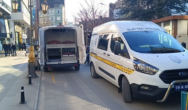 Otel odasında ölü bulundu