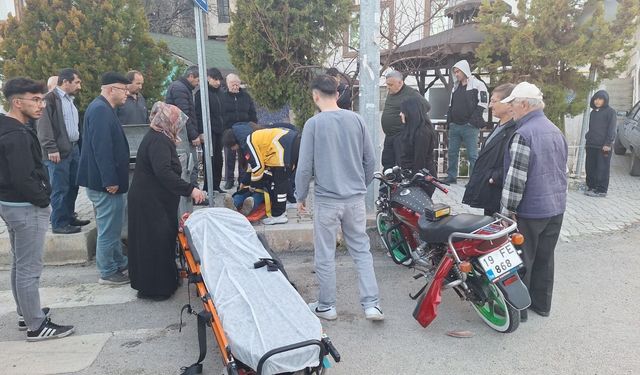 Minibüsle motosiklet  çarpıştı: 1 yaralı