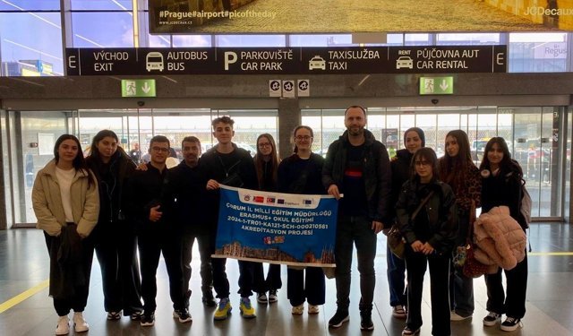 Ömer Derindere Fen  Lisesi heyeti Prag’da